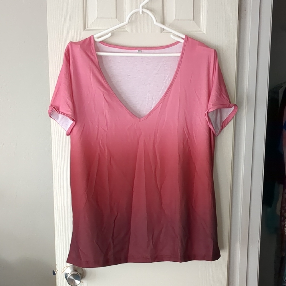Elegant Pink Ombre V-Neck Tee - Picture 2 of 4